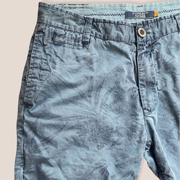 BLEND Men’s Patterned Shorts - Picture 2 of 7